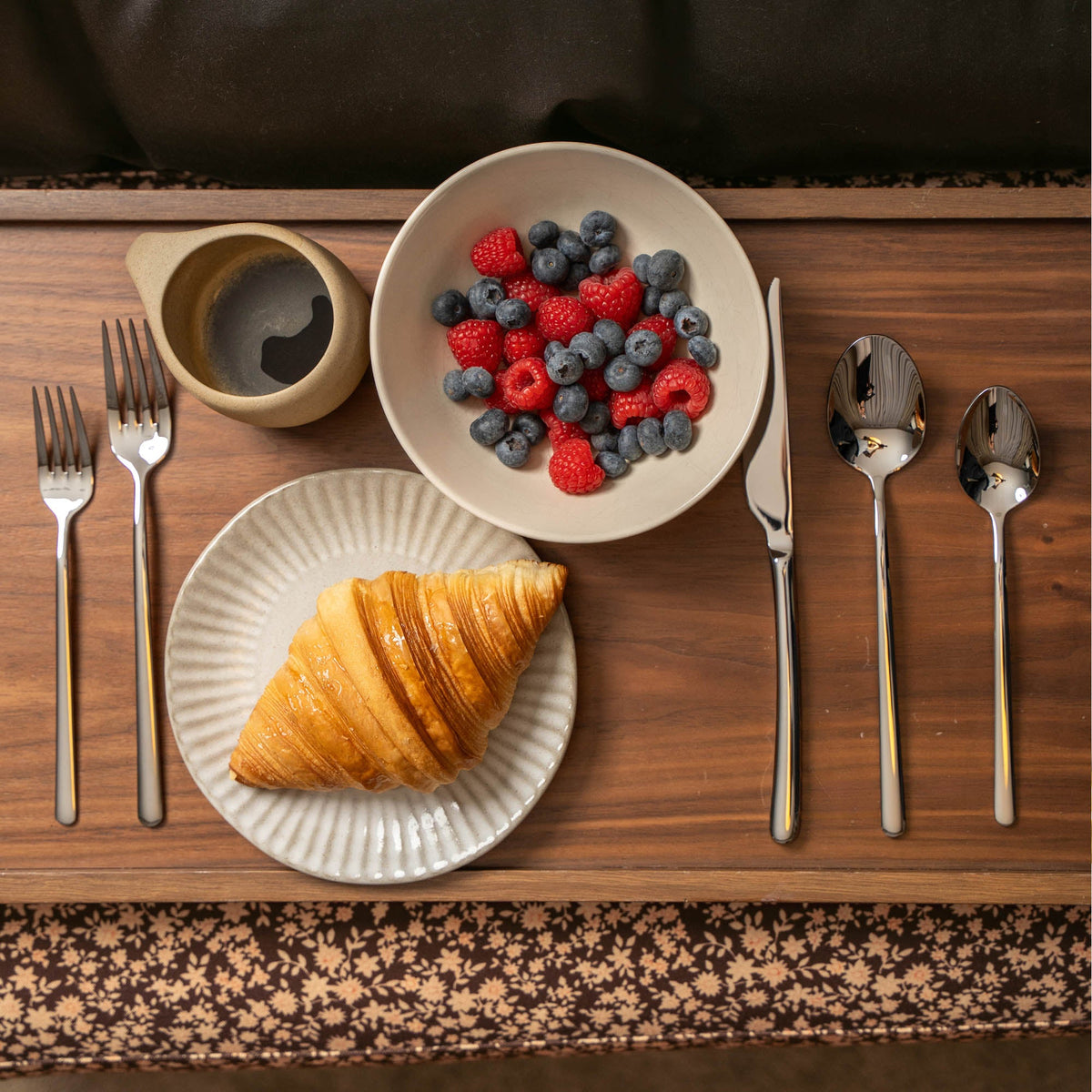 Emilia Mirror 20-Piece Flatware Set - Image 2 - Italic Unknown